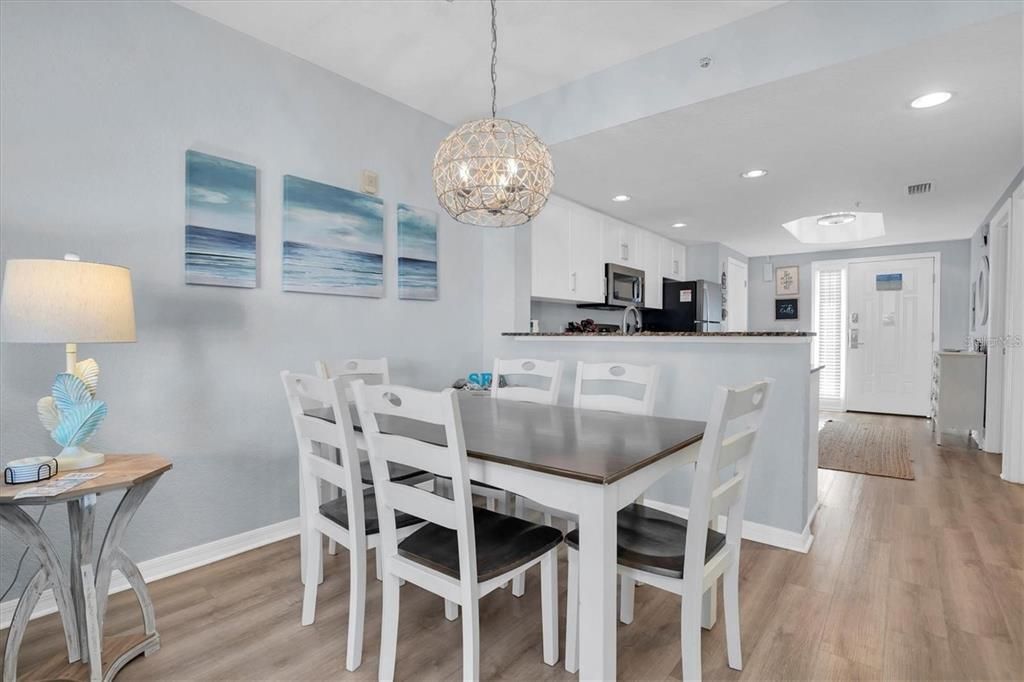 For Sale: $789,000 (2 beds, 2 baths, 870 Square Feet)