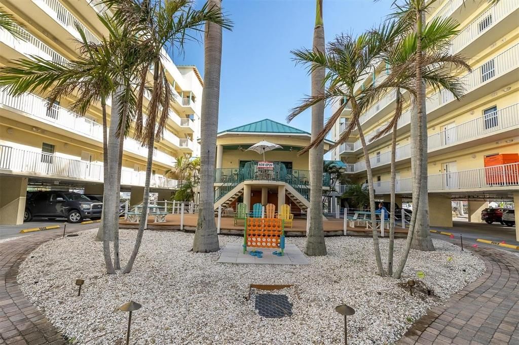 For Sale: $789,000 (2 beds, 2 baths, 870 Square Feet)