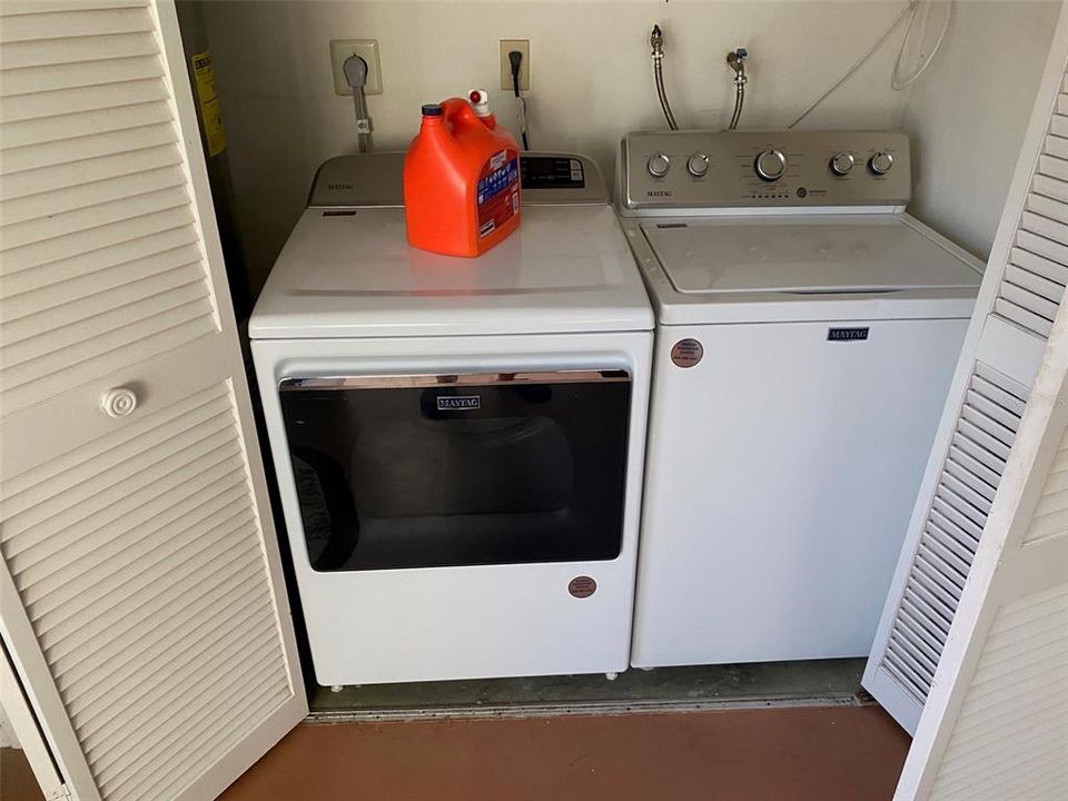 На продажу: $159,500 (2 спален, 2 ванн, 1129 Квадратных фут)