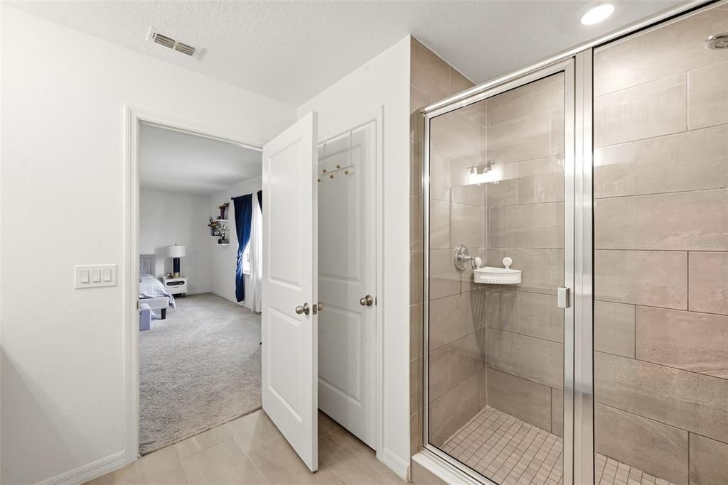 For Sale: $439,000 (5 beds, 3 baths, 2804 Square Feet)