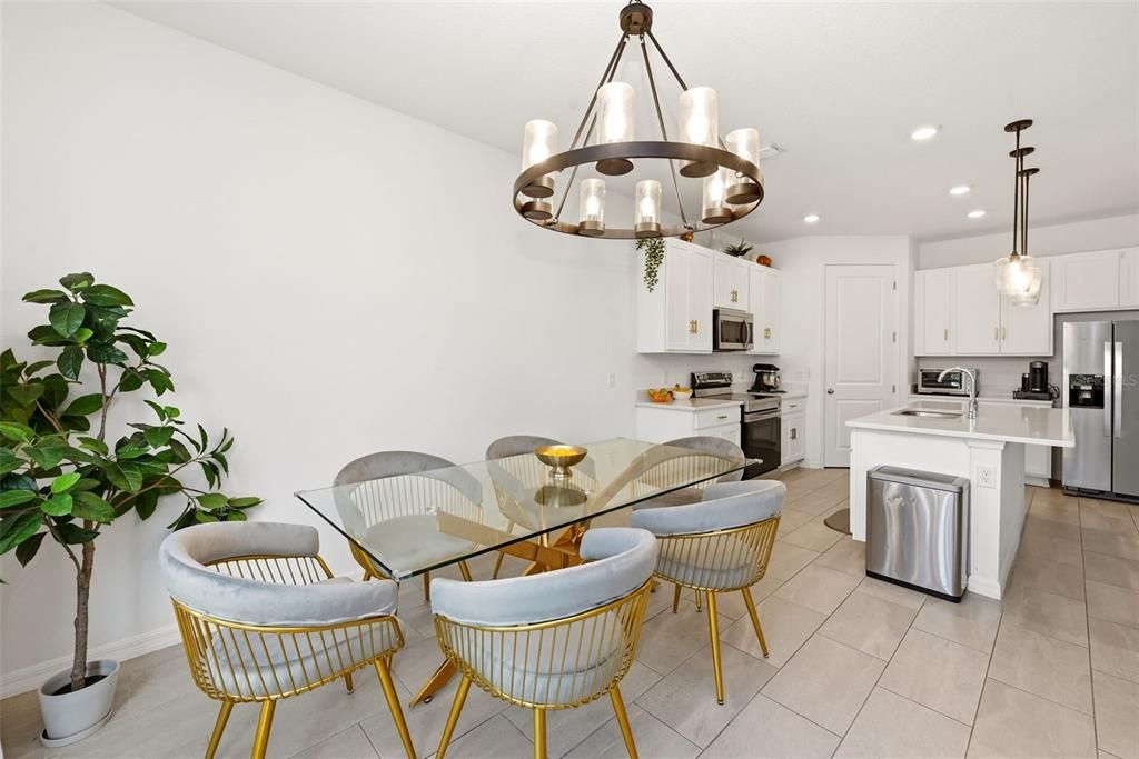 For Sale: $439,000 (5 beds, 3 baths, 2804 Square Feet)