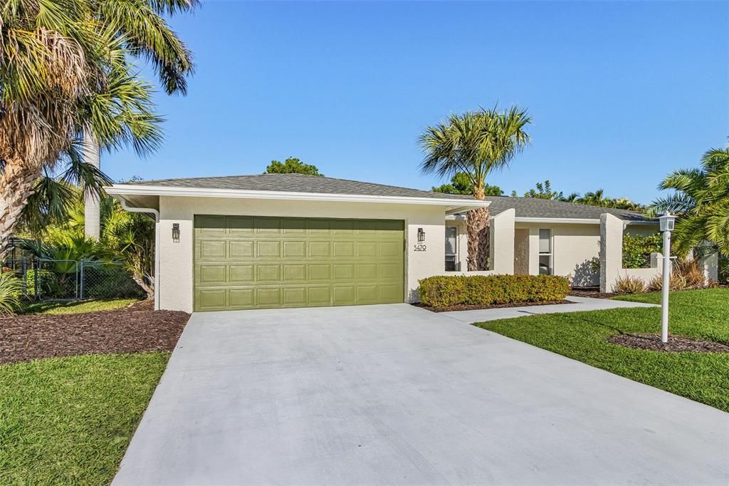 For Sale: $635,000 (3 beds, 3 baths, 2388 Square Feet)