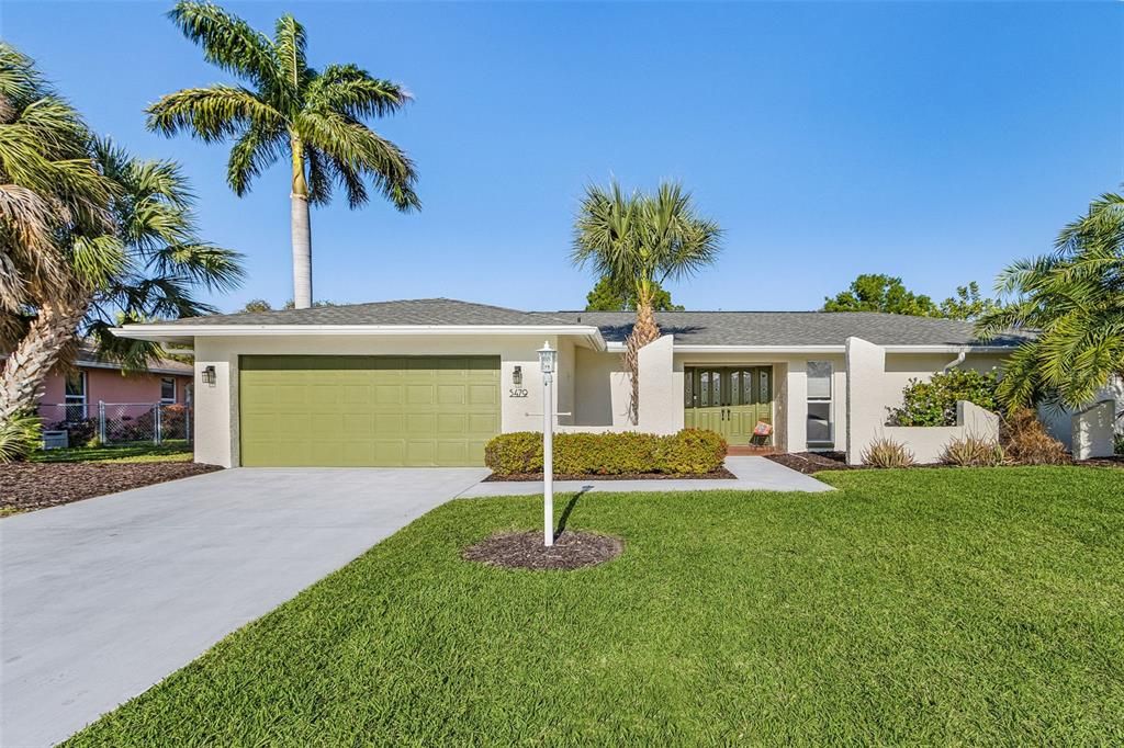 For Sale: $635,000 (3 beds, 3 baths, 2388 Square Feet)