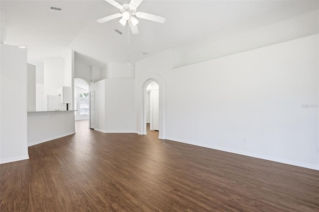 For Sale: $369,900 (3 beds, 2 baths, 1888 Square Feet)