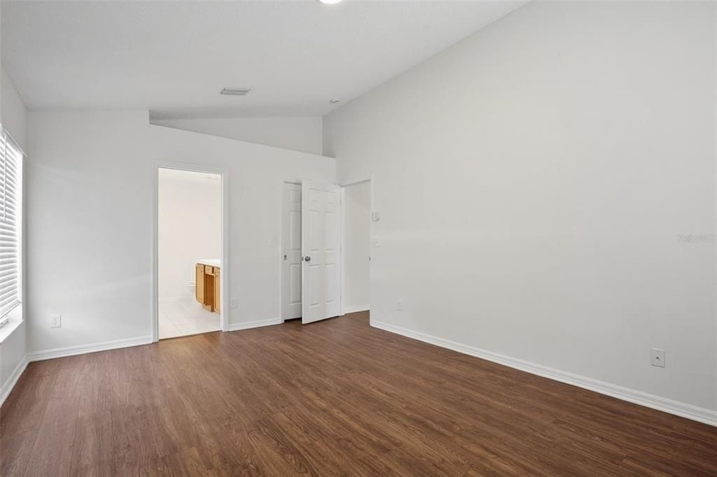 For Sale: $369,900 (3 beds, 2 baths, 1888 Square Feet)