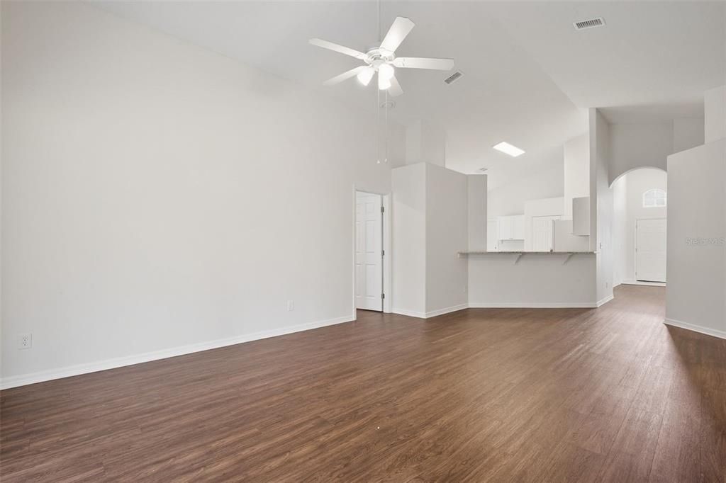For Sale: $369,900 (3 beds, 2 baths, 1888 Square Feet)