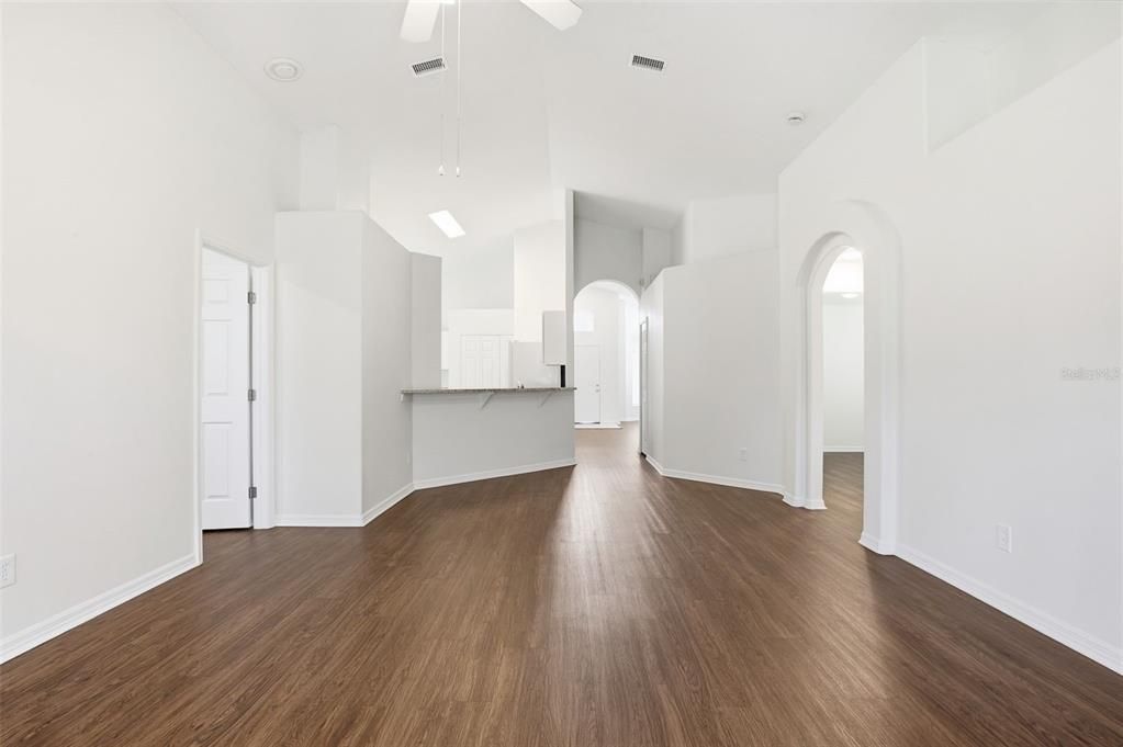 For Sale: $369,900 (3 beds, 2 baths, 1888 Square Feet)