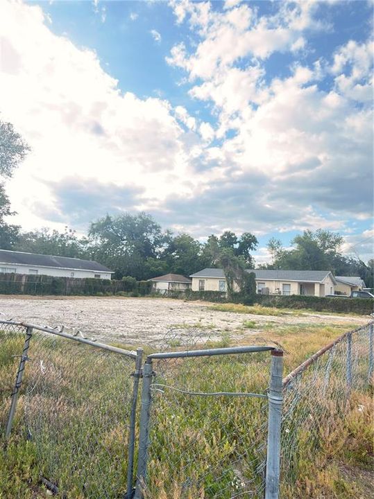 На продажу: $170,000 (0.18 acres)