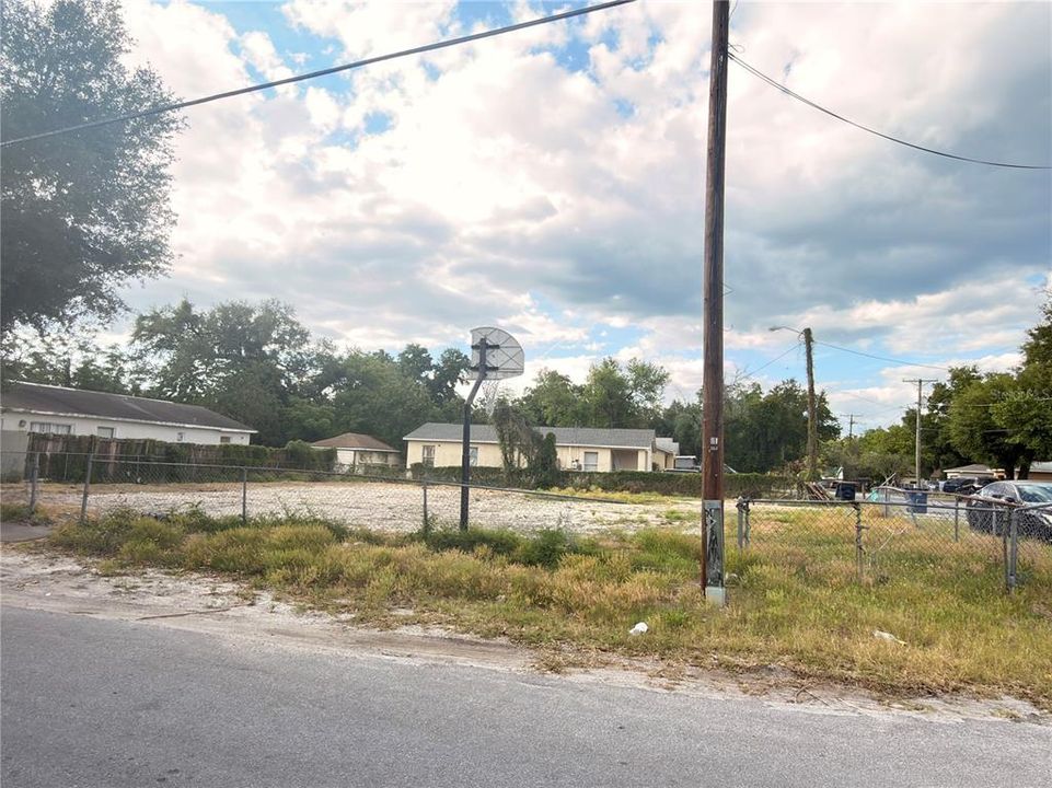 На продажу: $170,000 (0.18 acres)