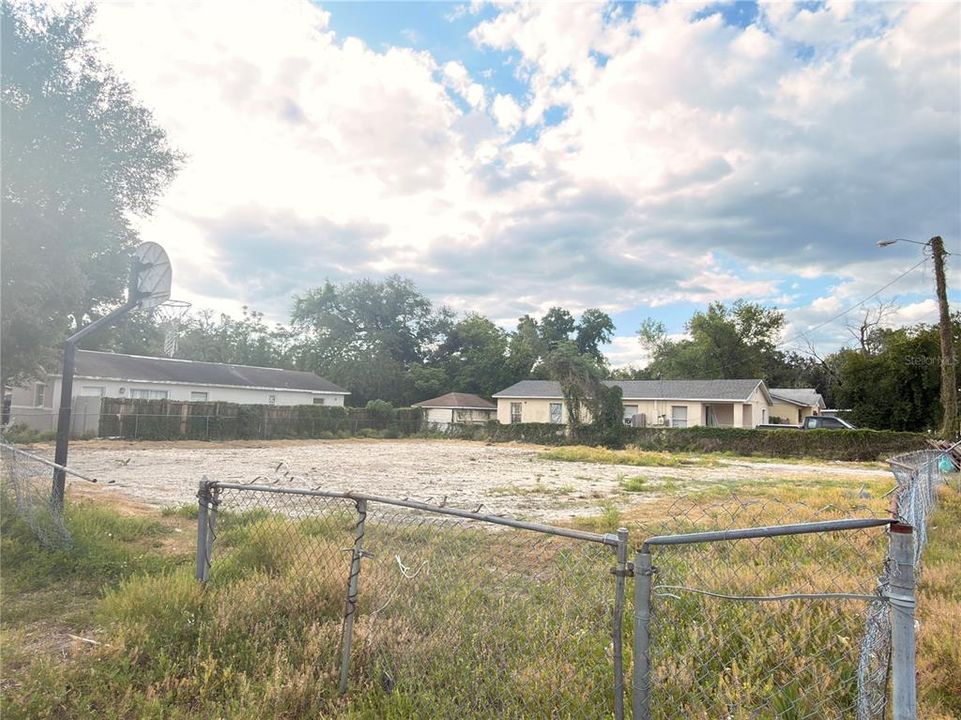 На продажу: $170,000 (0.18 acres)