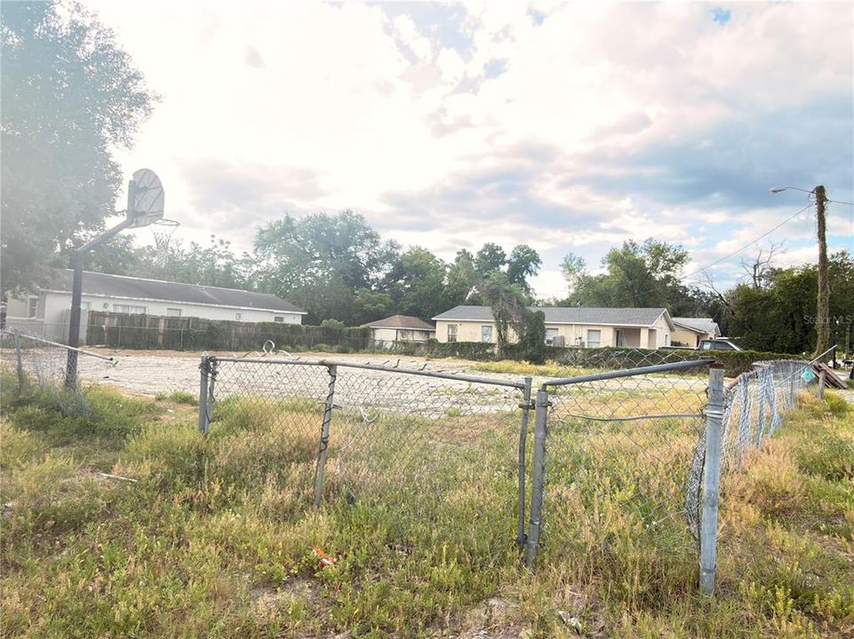 На продажу: $170,000 (0.18 acres)