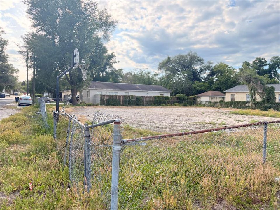 На продажу: $170,000 (0.18 acres)
