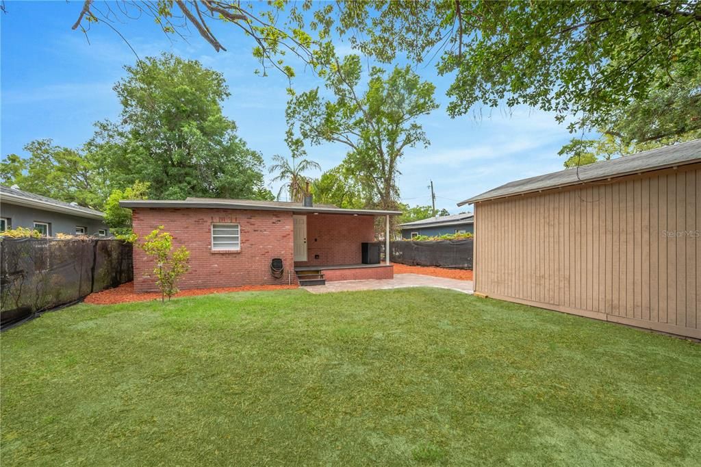 Active With Contract: $299,000 (3 beds, 2 baths, 1051 Square Feet)