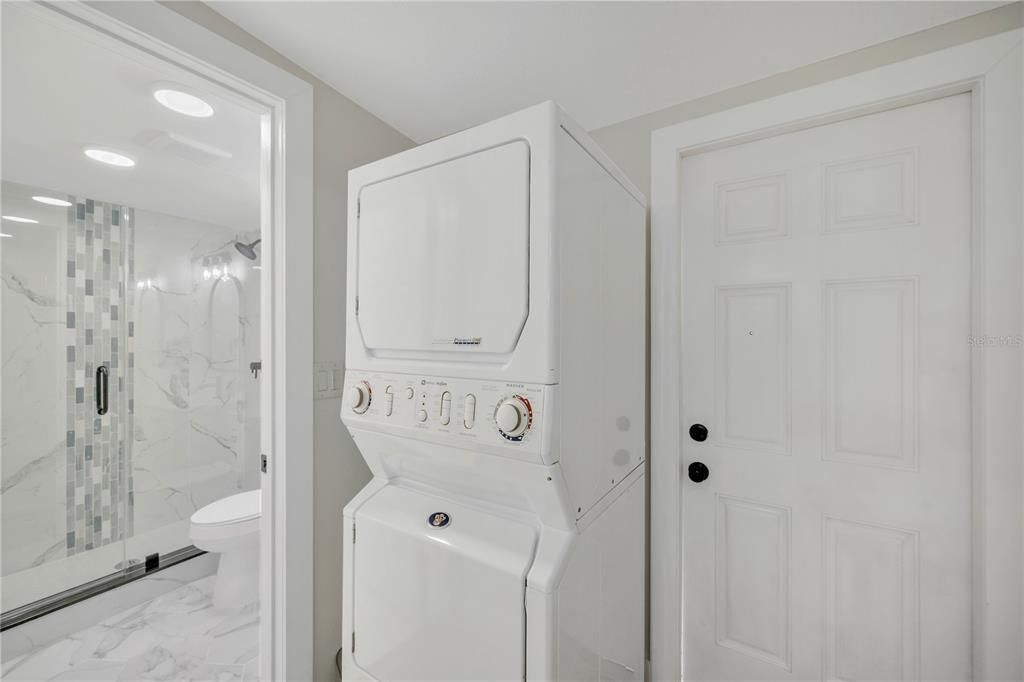 Active With Contract: $299,000 (3 beds, 2 baths, 1051 Square Feet)