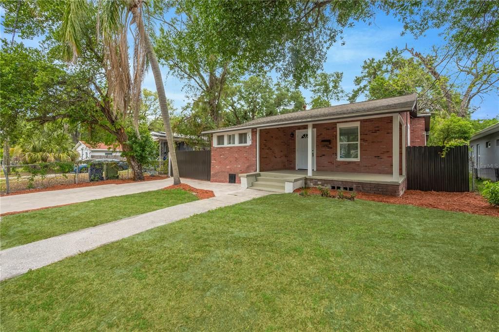 Active With Contract: $299,000 (3 beds, 2 baths, 1051 Square Feet)