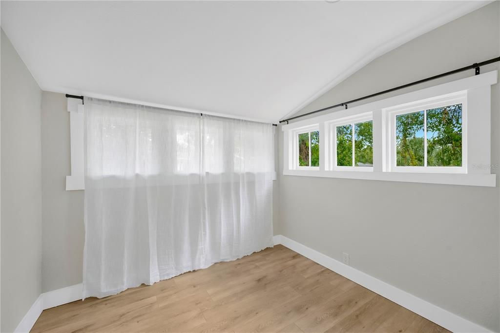 Active With Contract: $299,000 (3 beds, 2 baths, 1051 Square Feet)