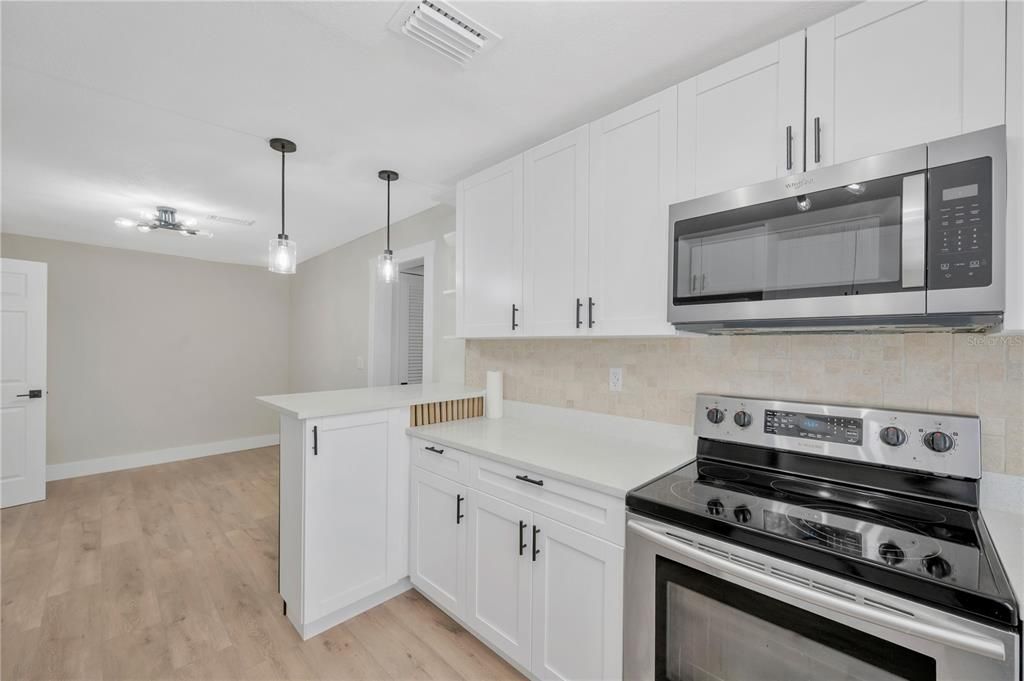Active With Contract: $299,000 (3 beds, 2 baths, 1051 Square Feet)