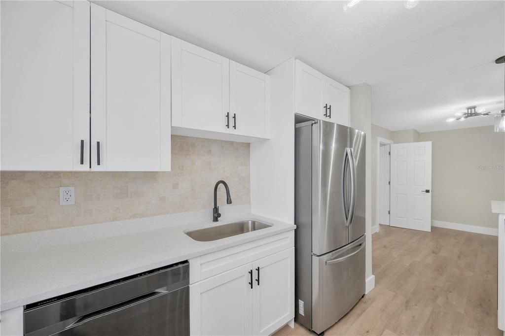 Active With Contract: $299,000 (3 beds, 2 baths, 1051 Square Feet)