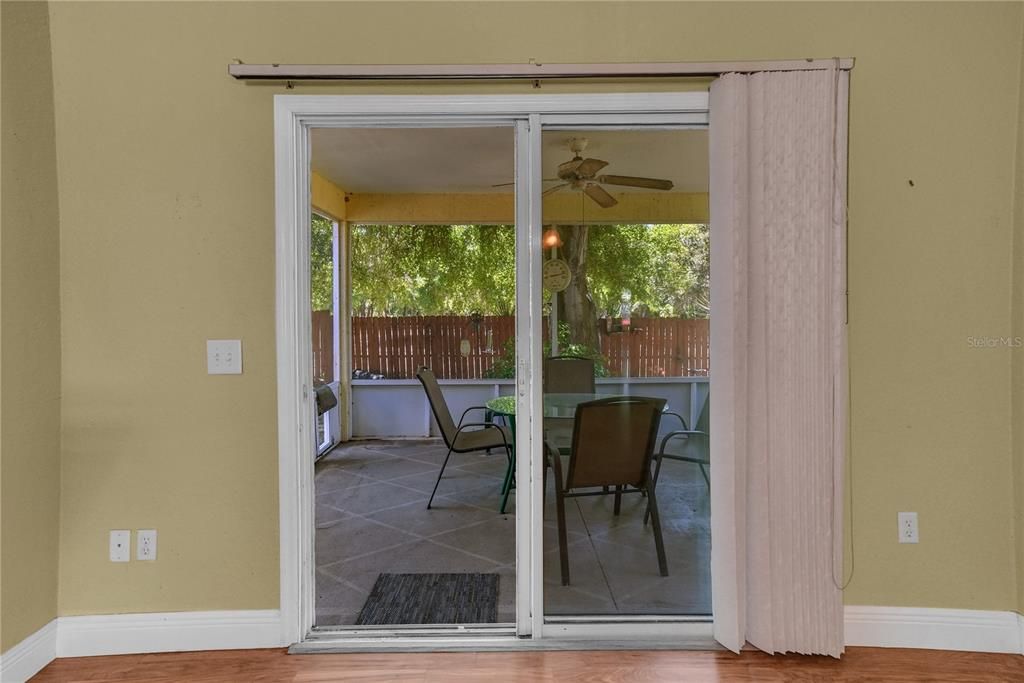 For Sale: $300,000 (3 beds, 2 baths, 1392 Square Feet)