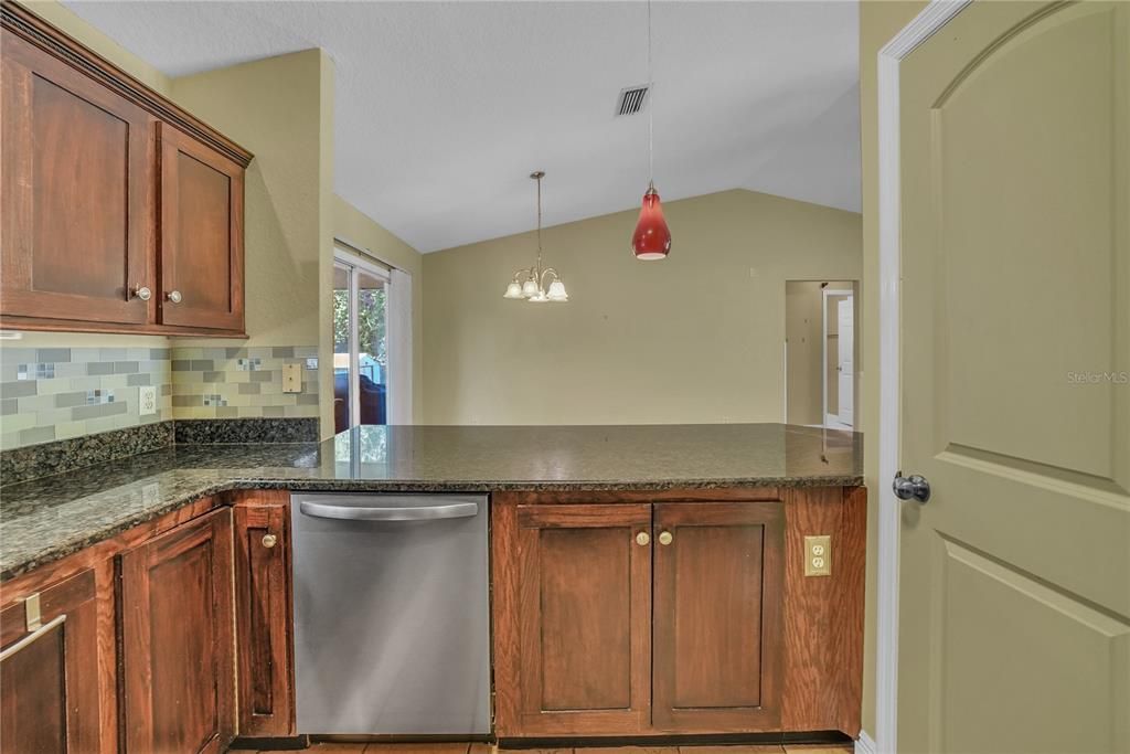 For Sale: $300,000 (3 beds, 2 baths, 1392 Square Feet)