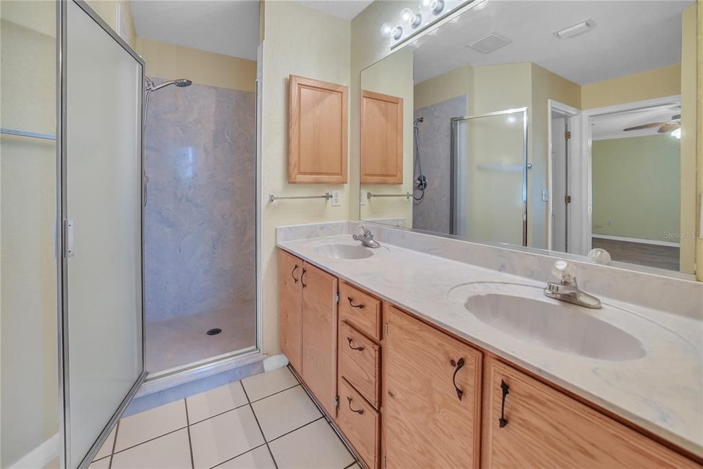 For Sale: $300,000 (3 beds, 2 baths, 1392 Square Feet)