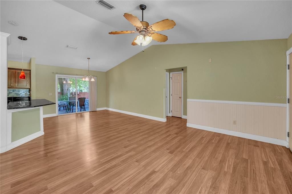 For Sale: $300,000 (3 beds, 2 baths, 1392 Square Feet)