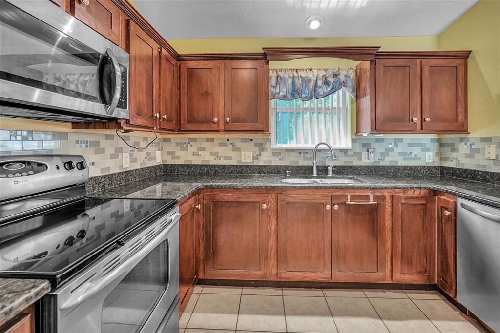 For Sale: $300,000 (3 beds, 2 baths, 1392 Square Feet)