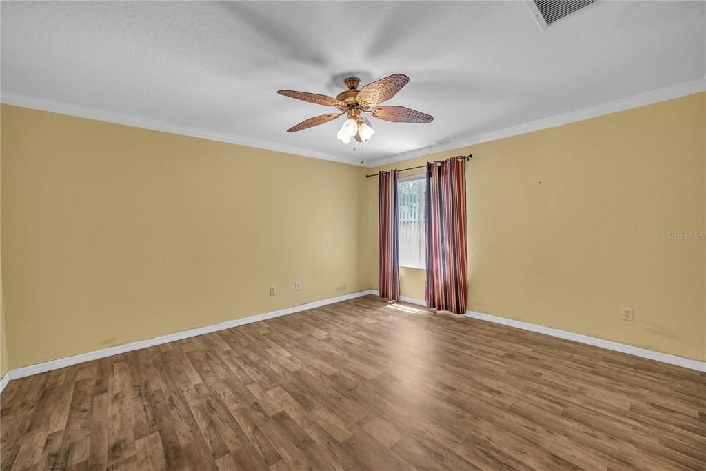 For Sale: $300,000 (3 beds, 2 baths, 1392 Square Feet)