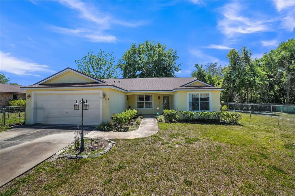 For Sale: $300,000 (3 beds, 2 baths, 1392 Square Feet)
