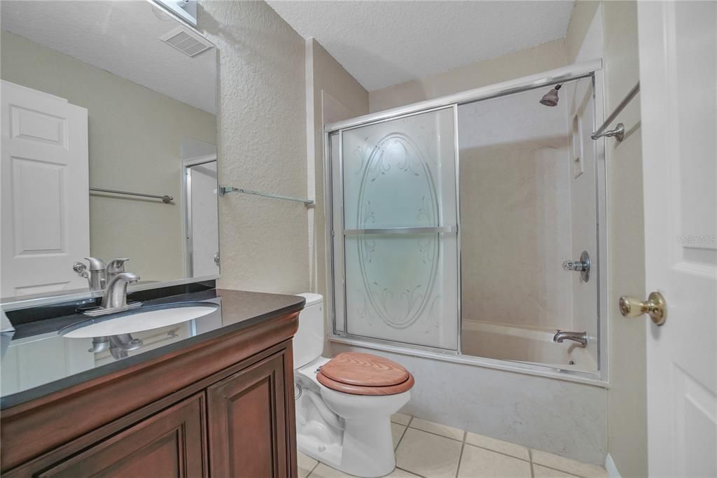 For Sale: $300,000 (3 beds, 2 baths, 1392 Square Feet)