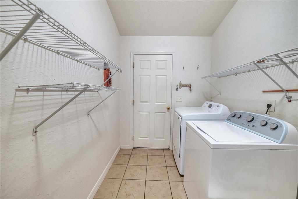 For Sale: $300,000 (3 beds, 2 baths, 1392 Square Feet)