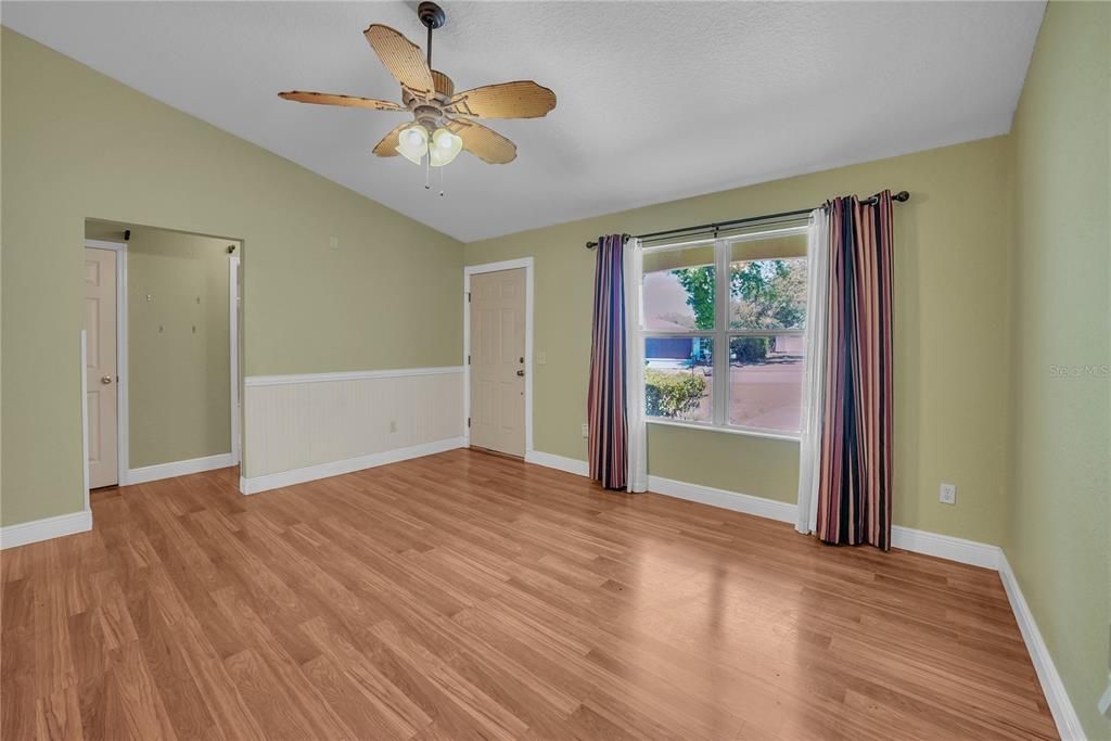 For Sale: $300,000 (3 beds, 2 baths, 1392 Square Feet)