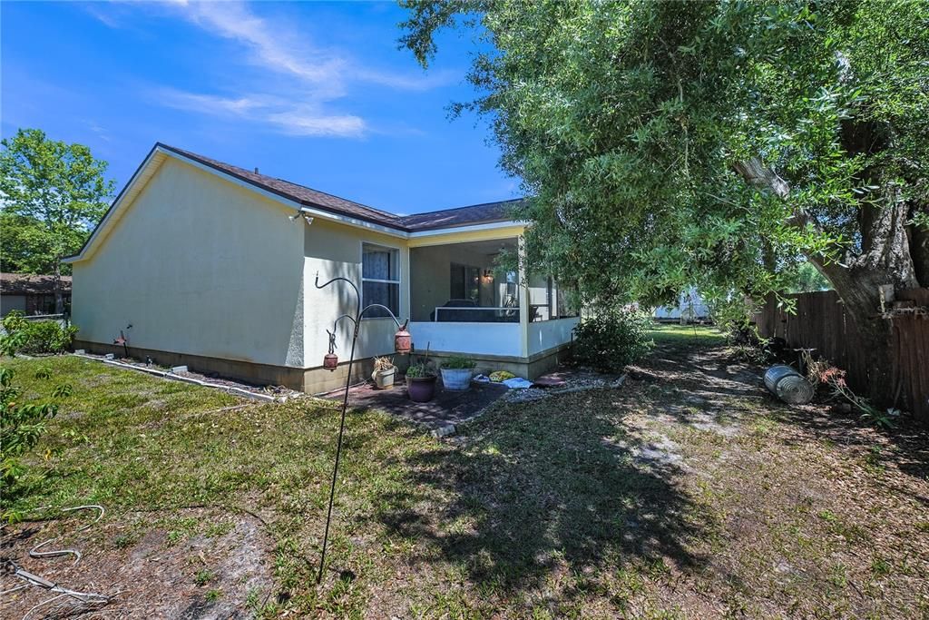 For Sale: $300,000 (3 beds, 2 baths, 1392 Square Feet)