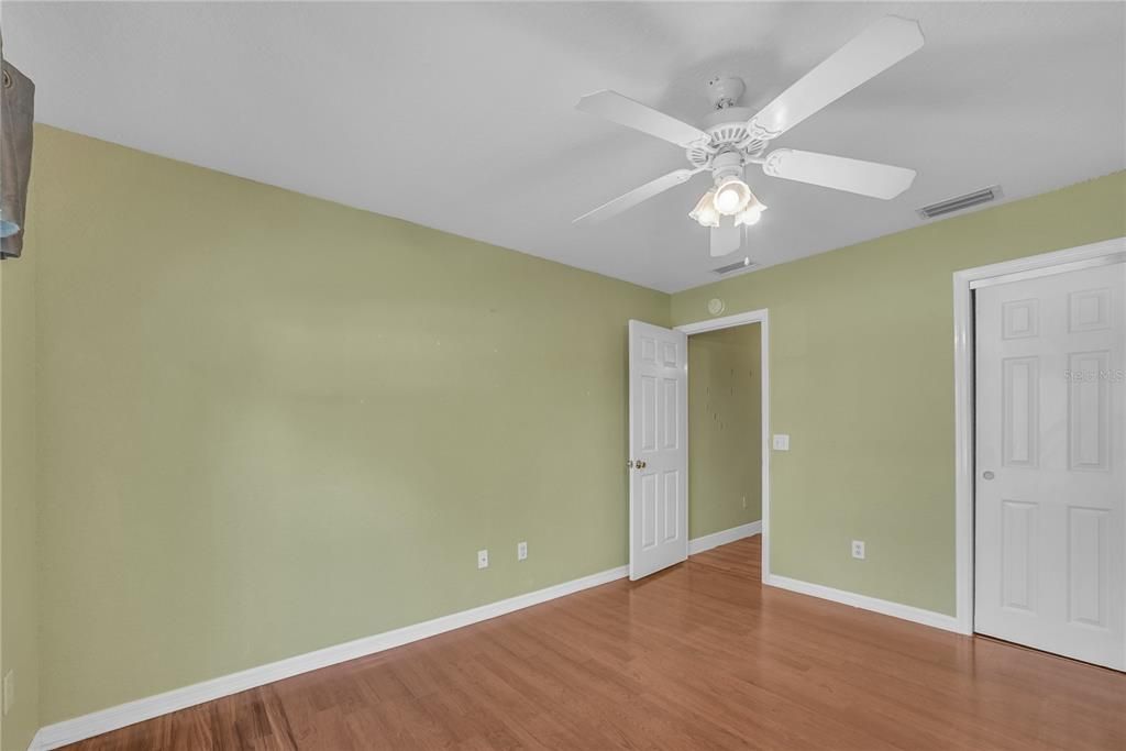 For Sale: $300,000 (3 beds, 2 baths, 1392 Square Feet)