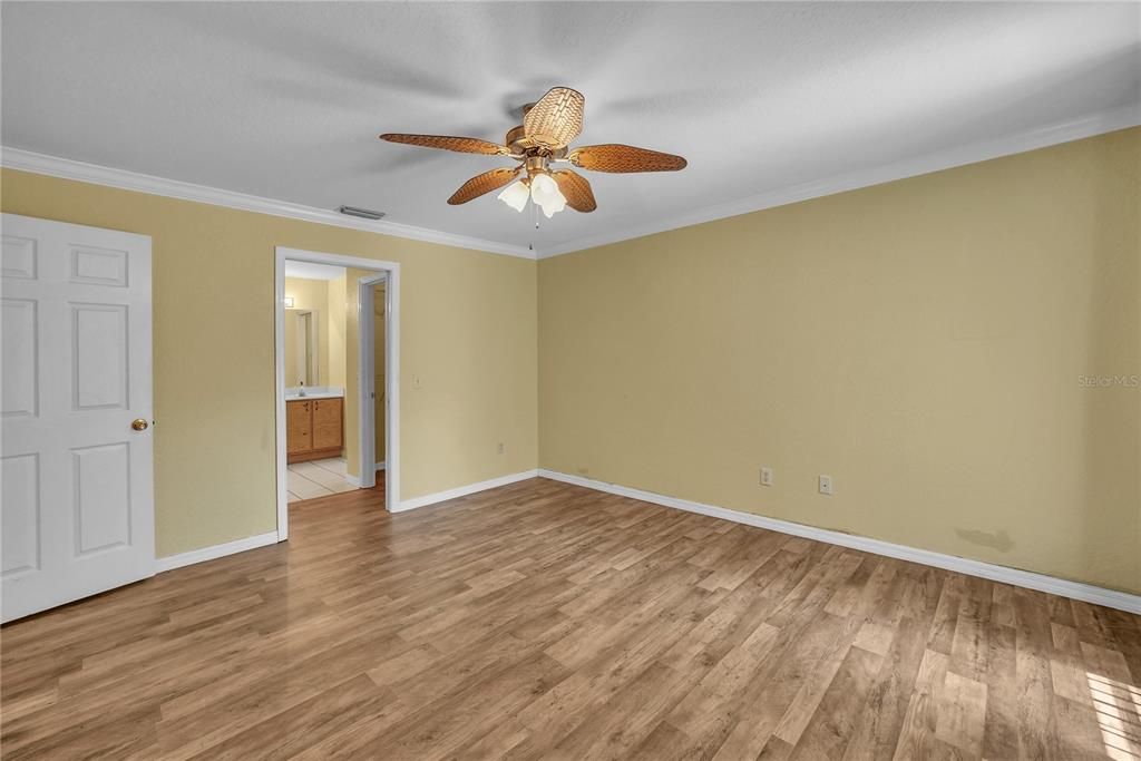 For Sale: $300,000 (3 beds, 2 baths, 1392 Square Feet)