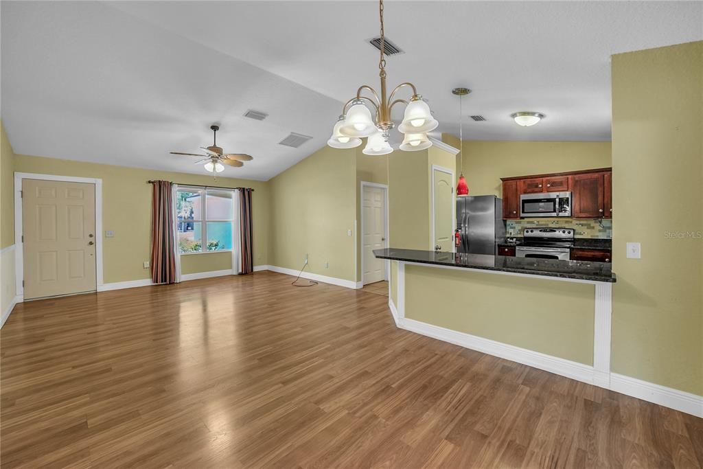 For Sale: $300,000 (3 beds, 2 baths, 1392 Square Feet)
