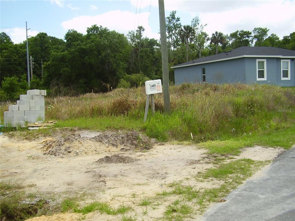 На продажу: $65,000 (0.23 acres)