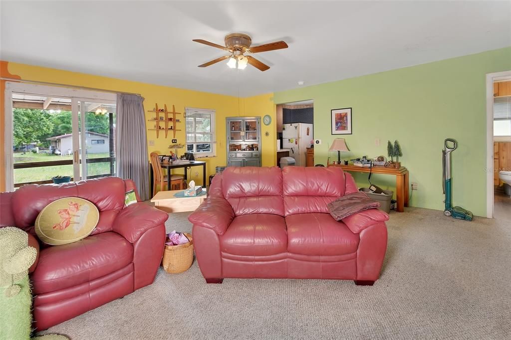 For Sale: $174,900 (2 beds, 1 baths, 896 Square Feet)