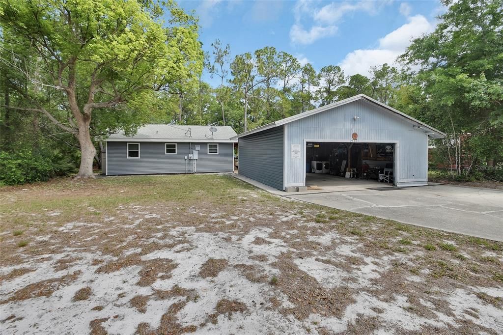 For Sale: $174,900 (2 beds, 1 baths, 896 Square Feet)