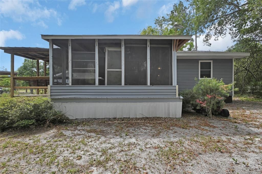 For Sale: $174,900 (2 beds, 1 baths, 896 Square Feet)