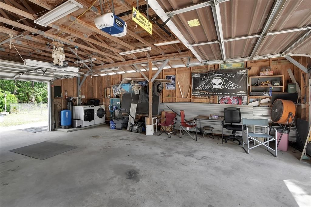 For Sale: $174,900 (2 beds, 1 baths, 896 Square Feet)