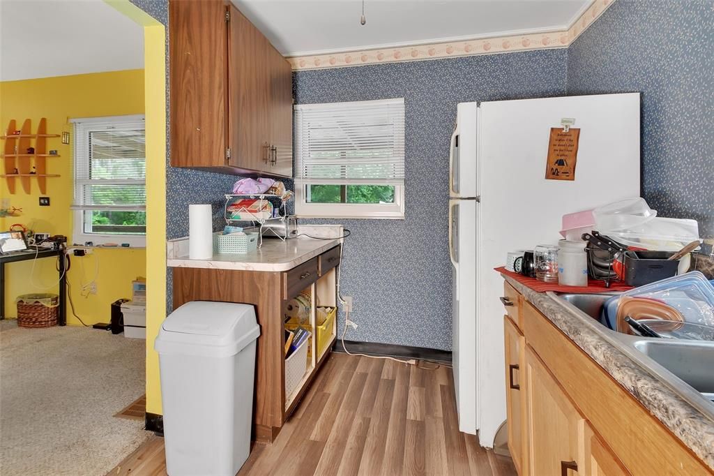 For Sale: $174,900 (2 beds, 1 baths, 896 Square Feet)