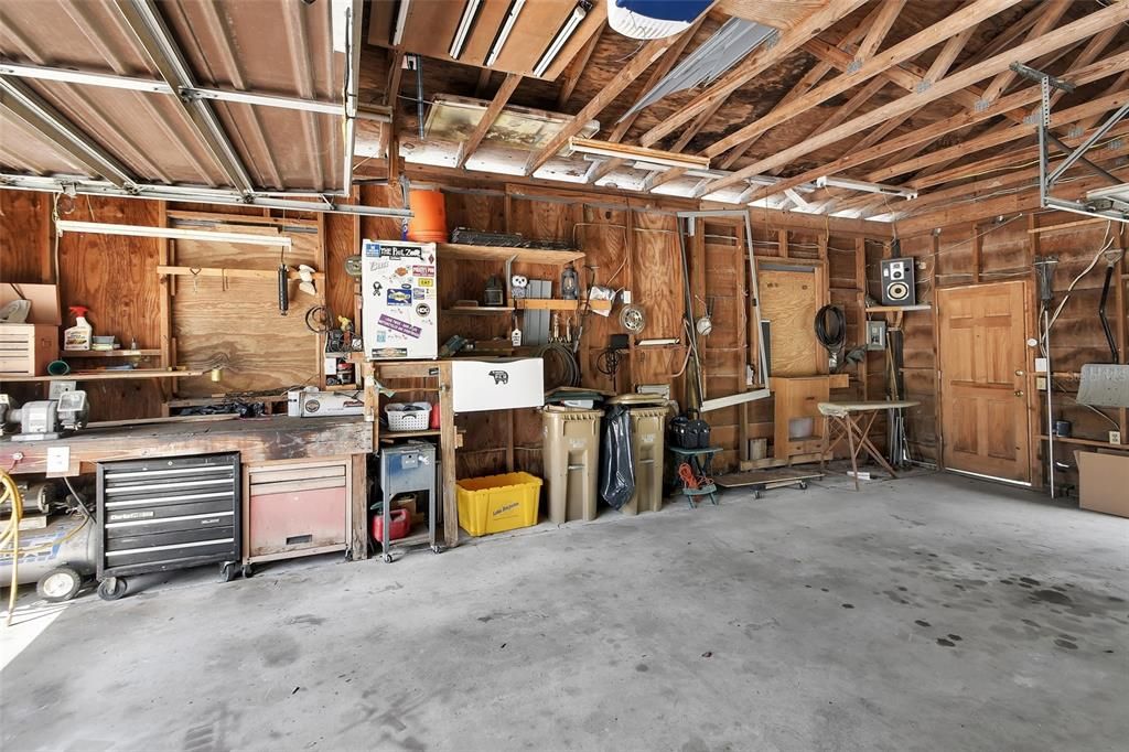 For Sale: $174,900 (2 beds, 1 baths, 896 Square Feet)