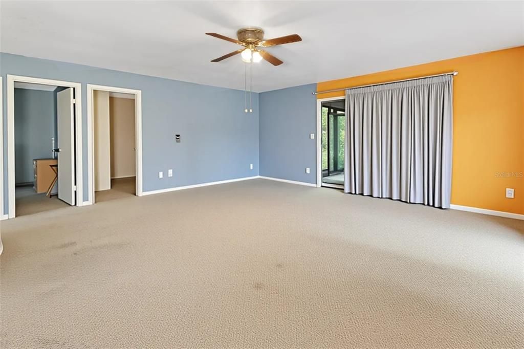 For Sale: $174,900 (2 beds, 1 baths, 896 Square Feet)