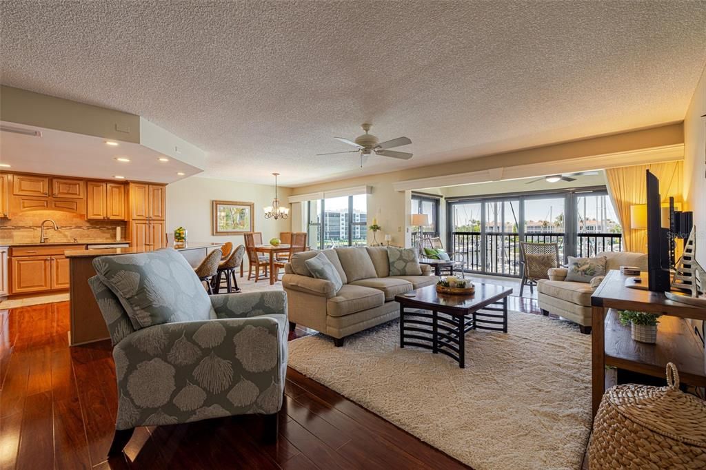 For Sale: $429,000 (2 beds, 2 baths, 1640 Square Feet)