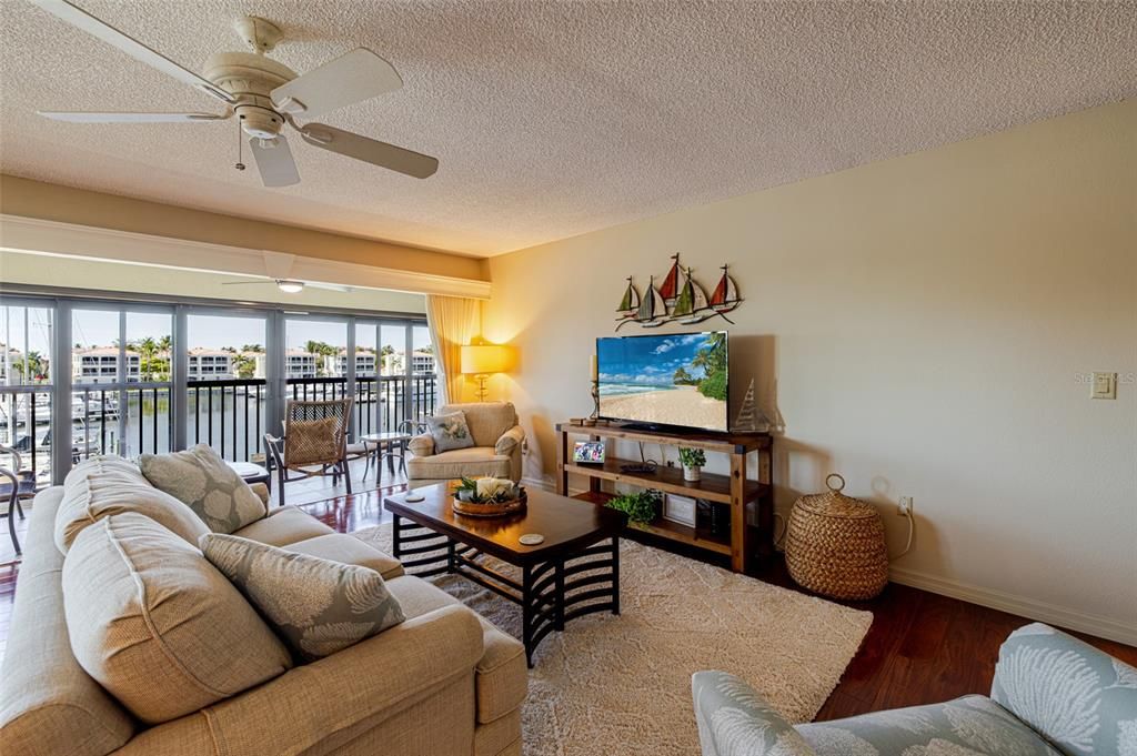 For Sale: $429,000 (2 beds, 2 baths, 1640 Square Feet)