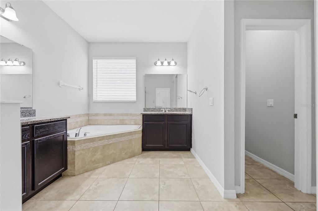 Active With Contract: $494,000 (4 beds, 3 baths, 2762 Square Feet)