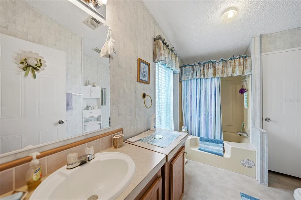 En Venta: $107,500 (3 camas, 2 baños, 1056 Pies cuadrados)