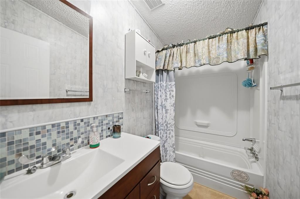 En Venta: $107,500 (3 camas, 2 baños, 1056 Pies cuadrados)