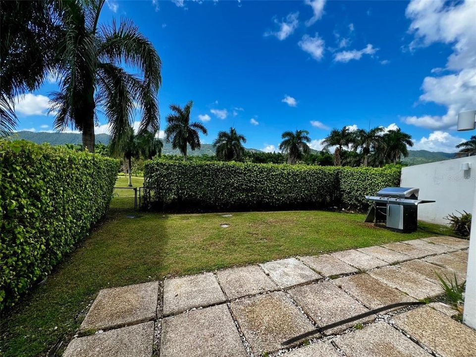 En Venta: $435,000 (4 camas, 3 baños, 2700 Pies cuadrados)